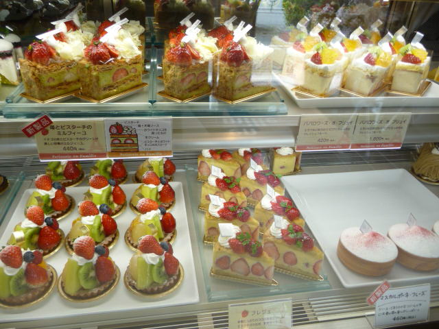 富山市アンファミーユのケーキ