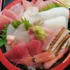 射水市 海鮮処くるみの海鮮丼はぴっかぴか！はみ出さないように盛るのが富山人らしいな♪