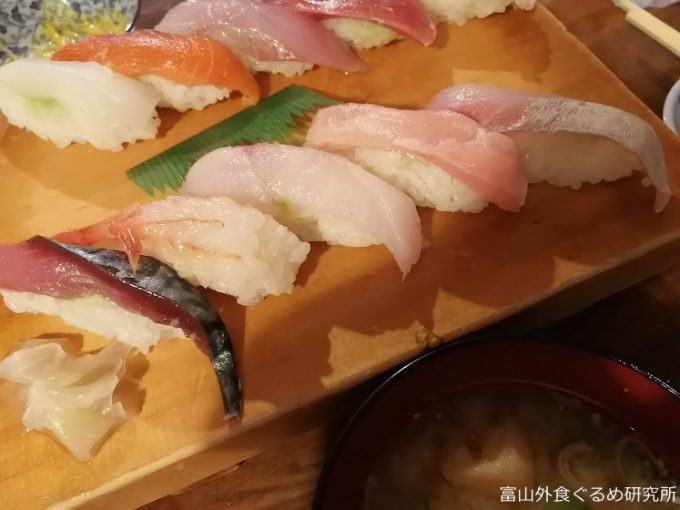 寿司居酒屋二の丸 ちらし 海鮮丼